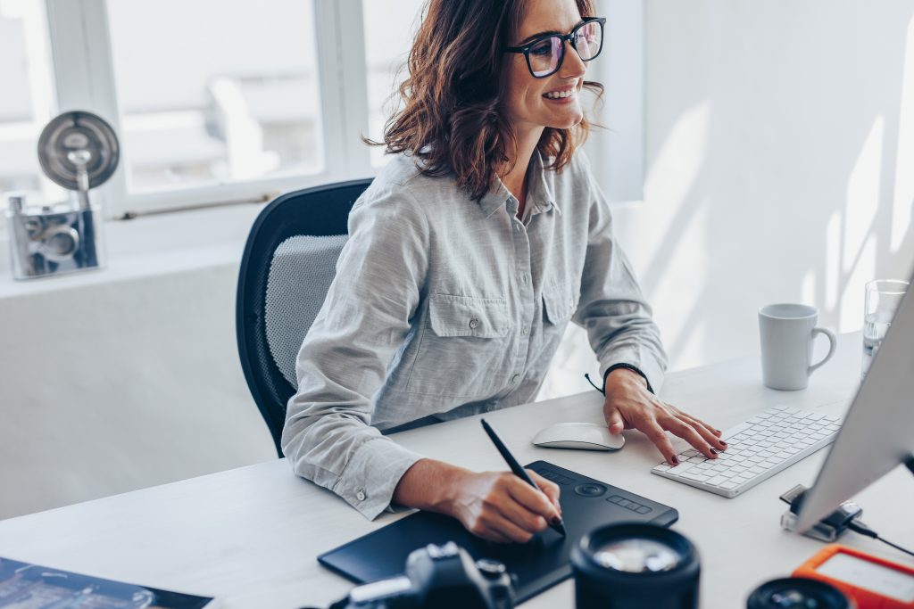 Beispielbild-Frau-Office