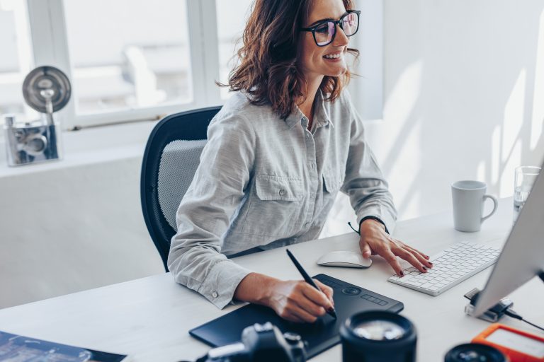 Beispielbild-Frau-Office